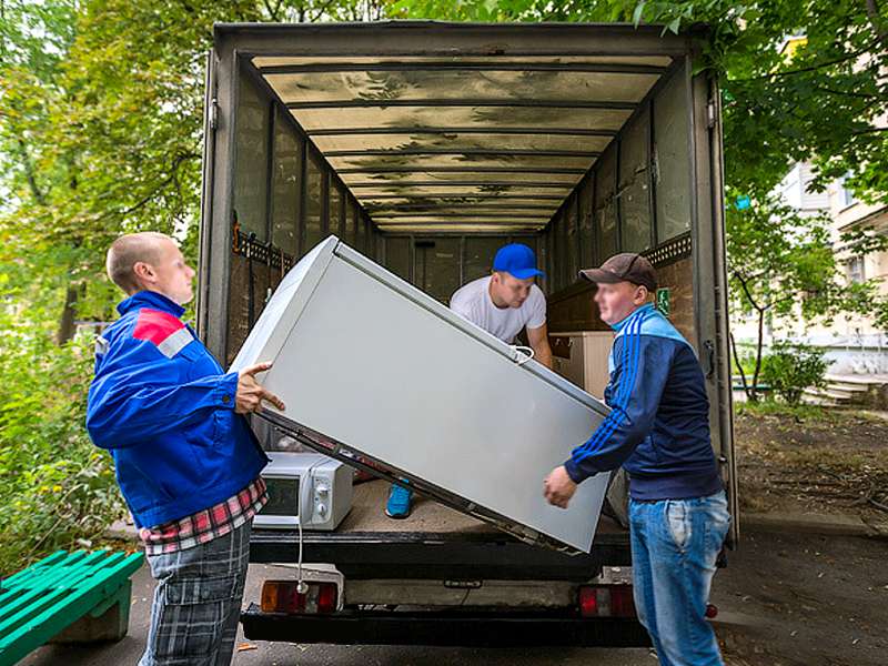 Заказать грузовой автомобиль для квартирного переезда под ключ из Ессентуков в Санкт-Петербург