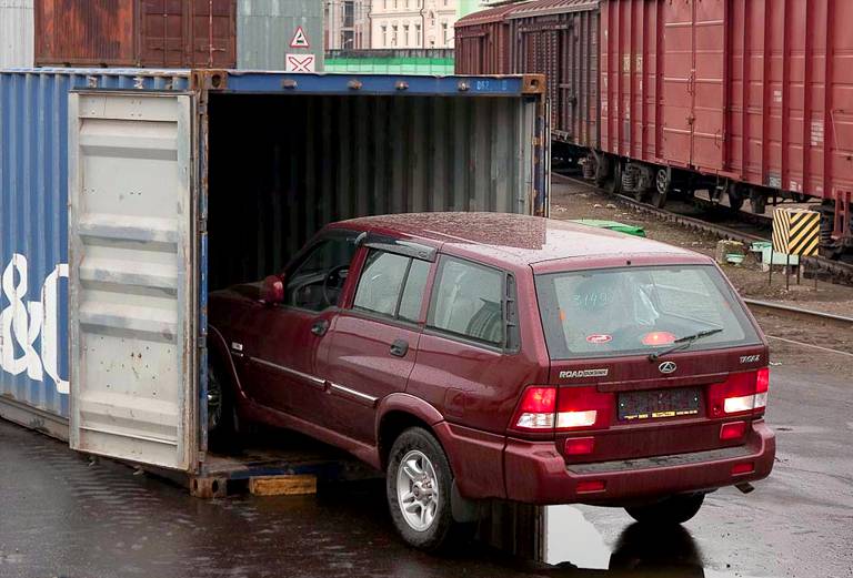 Сколько стоит транспортировка жд сеткой легковой машины  из Москвы в Тюмень